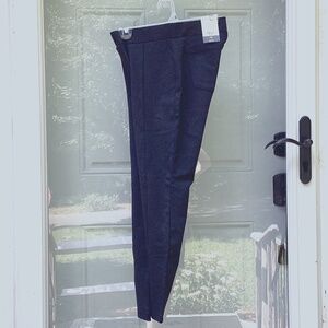 NWT!  legging pants, deep gray heather, back pockets, size petite M.